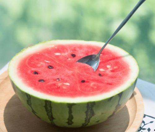 认真吃瓜网红图片,揭秘“认真吃瓜网红”的爆红之路 第2张 认真吃瓜网红图片,揭秘“认真吃瓜网红”的爆红之路 第2张